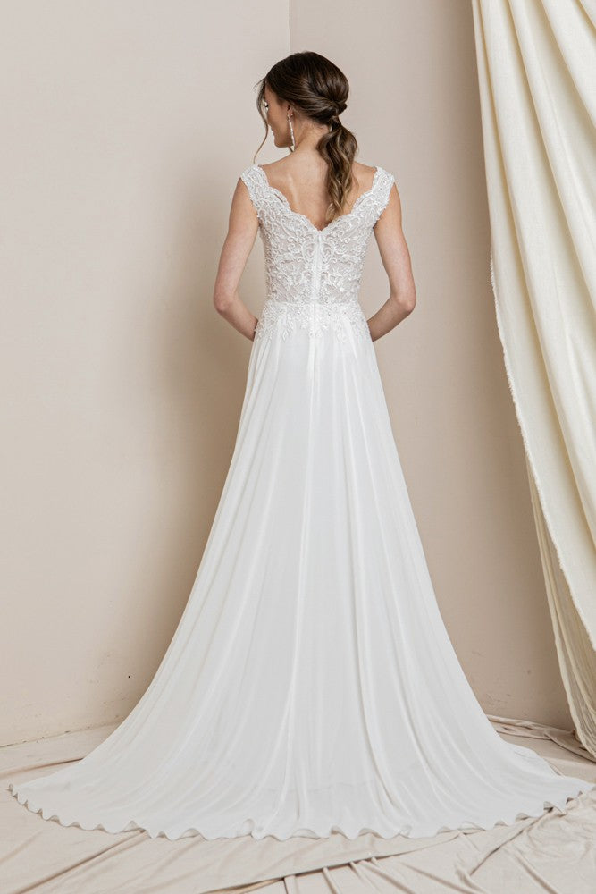SCALLOP EMBROIDERED LACE WEDDING DRESS