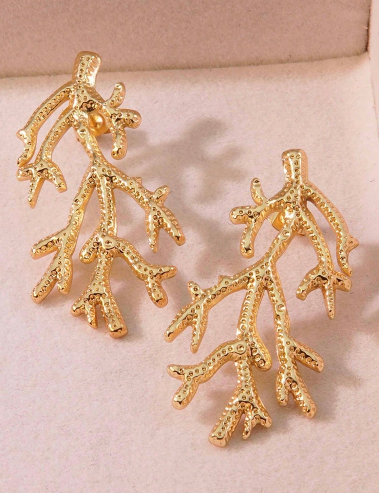 CORAL SHAPED GOLD EARRINGS