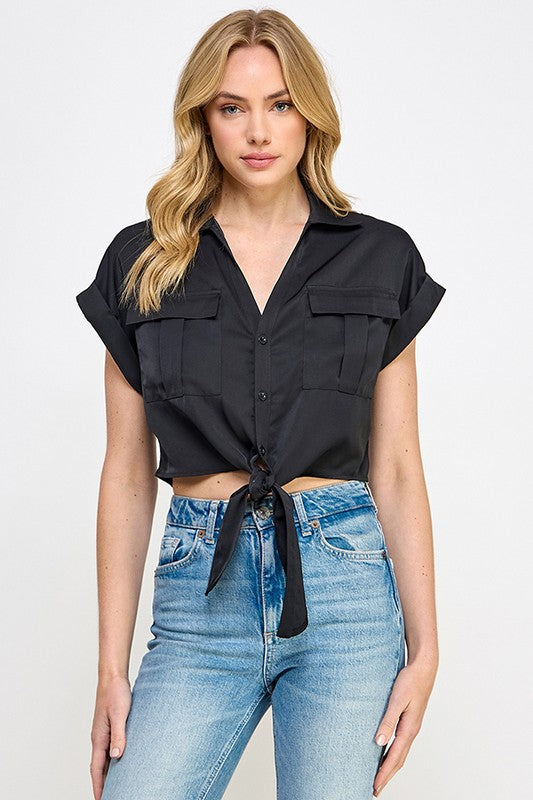 RELAXED SHOULDER BUTTON DOWN TOP WITH TIE