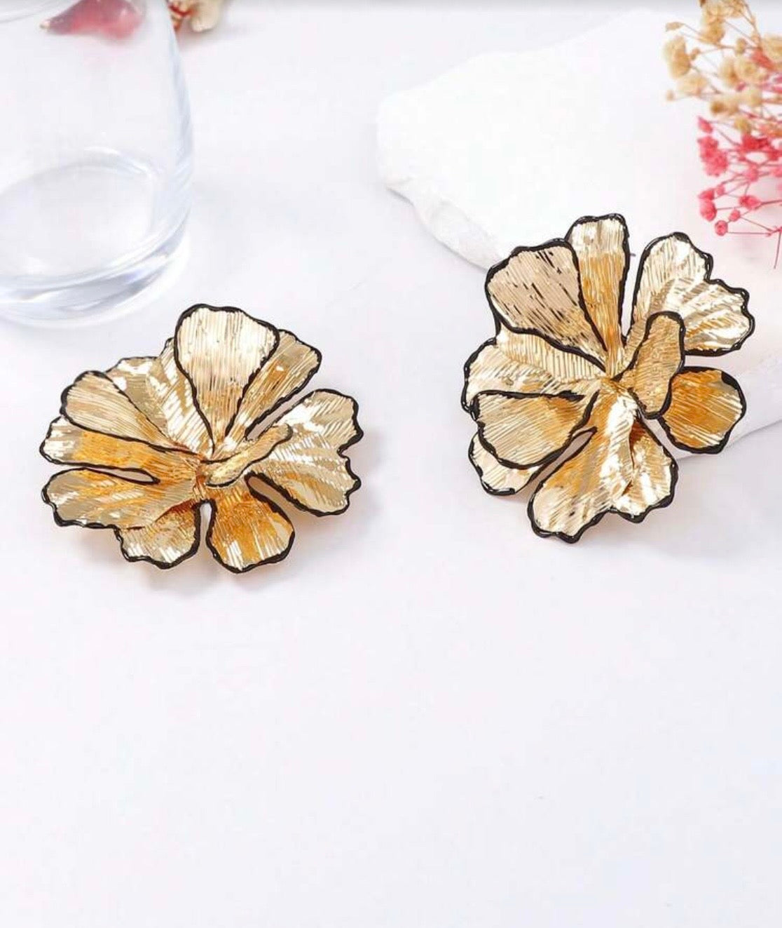 FLORAL STUD EARRINGS