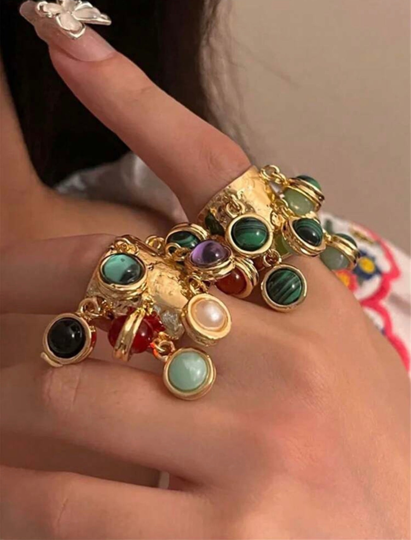 VINTAGE RING WITH PEACOCK STONES
