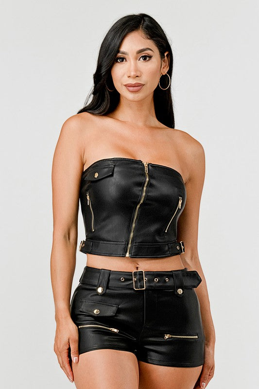 STRETCHED FAUX LEATHER SHORTS  Bella Chica