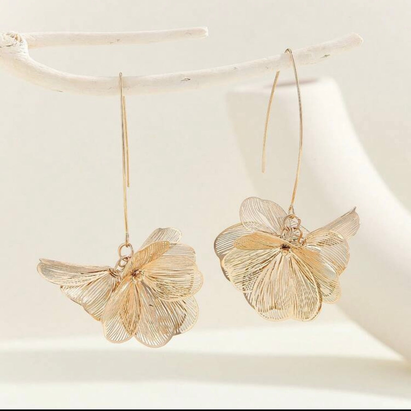 1 PAIR FLOWER FRENCH HOOK EARRINGS