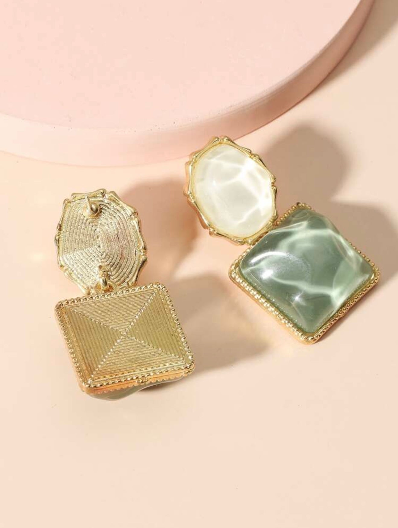 ELEGANT GEOMETRIC RESIGN CRYSTAL STUD EARRINGS