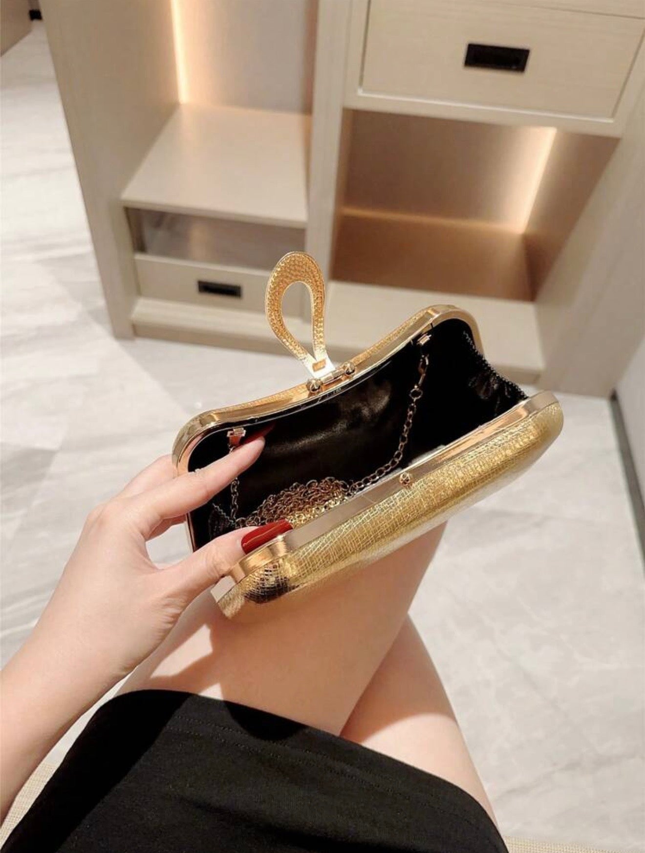 METALLIC GLOSSY LEATHER CLUTCH BAG