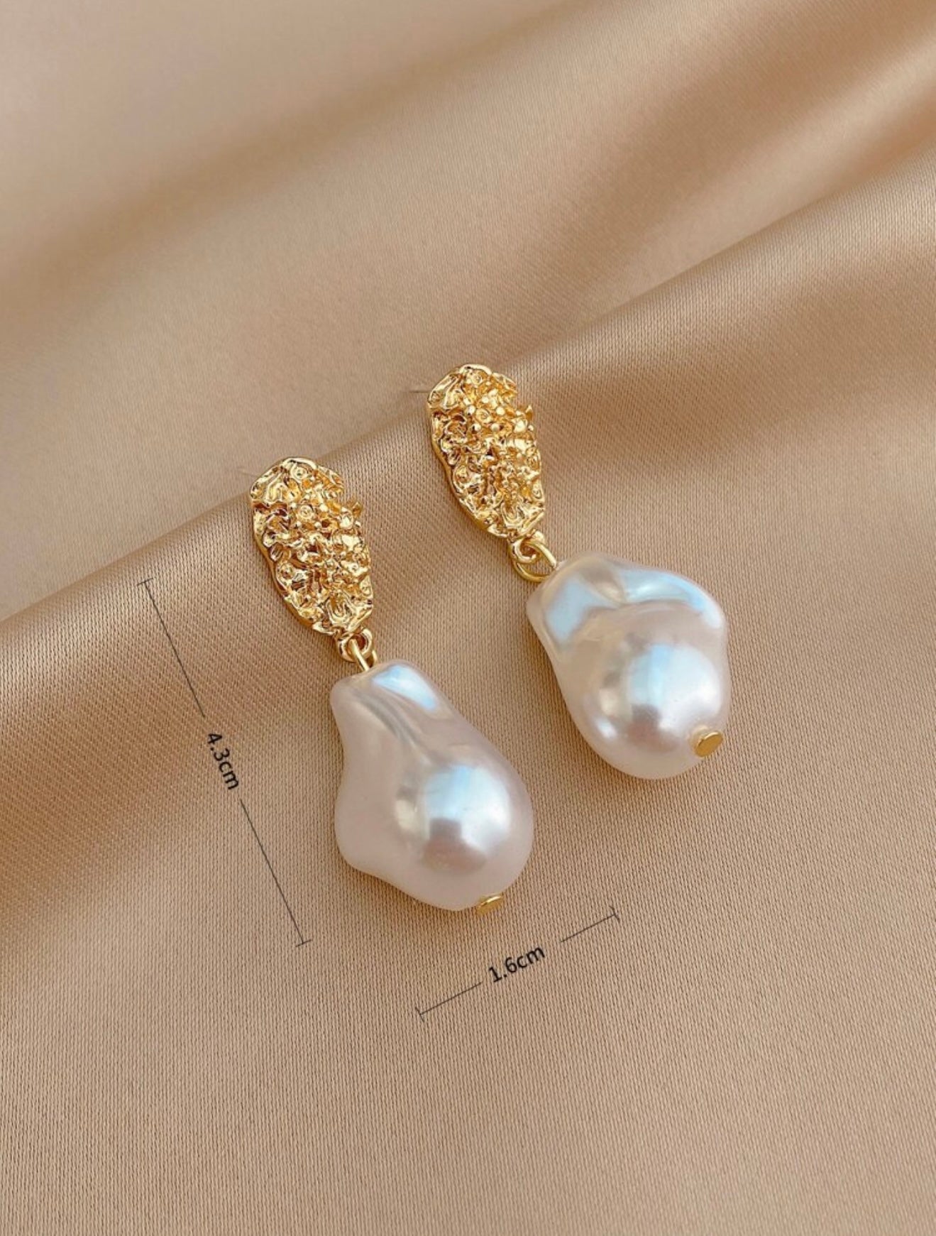 FAUX PEARL DROP EARRINGS