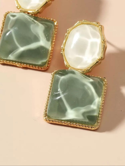 ELEGANT GEOMETRIC RESIGN CRYSTAL STUD EARRINGS
