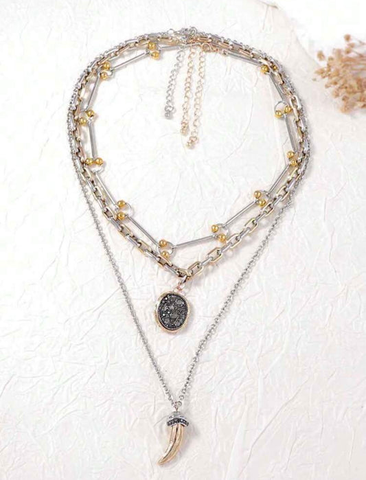 MULTI LAYER CHAIN PENDANT ANIMAL HORN NECKLACE