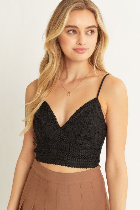 TEXTURED LACE D CROP TOP