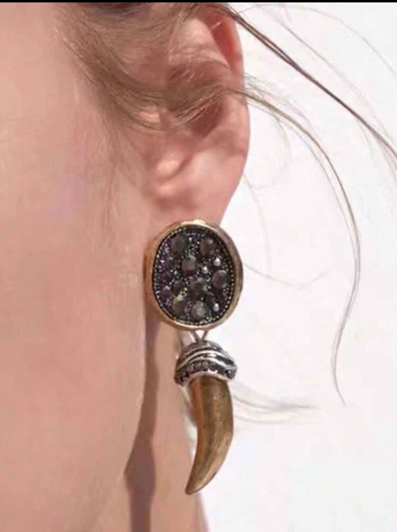 ANIMAL HORN DISTRESSED EARRINGS