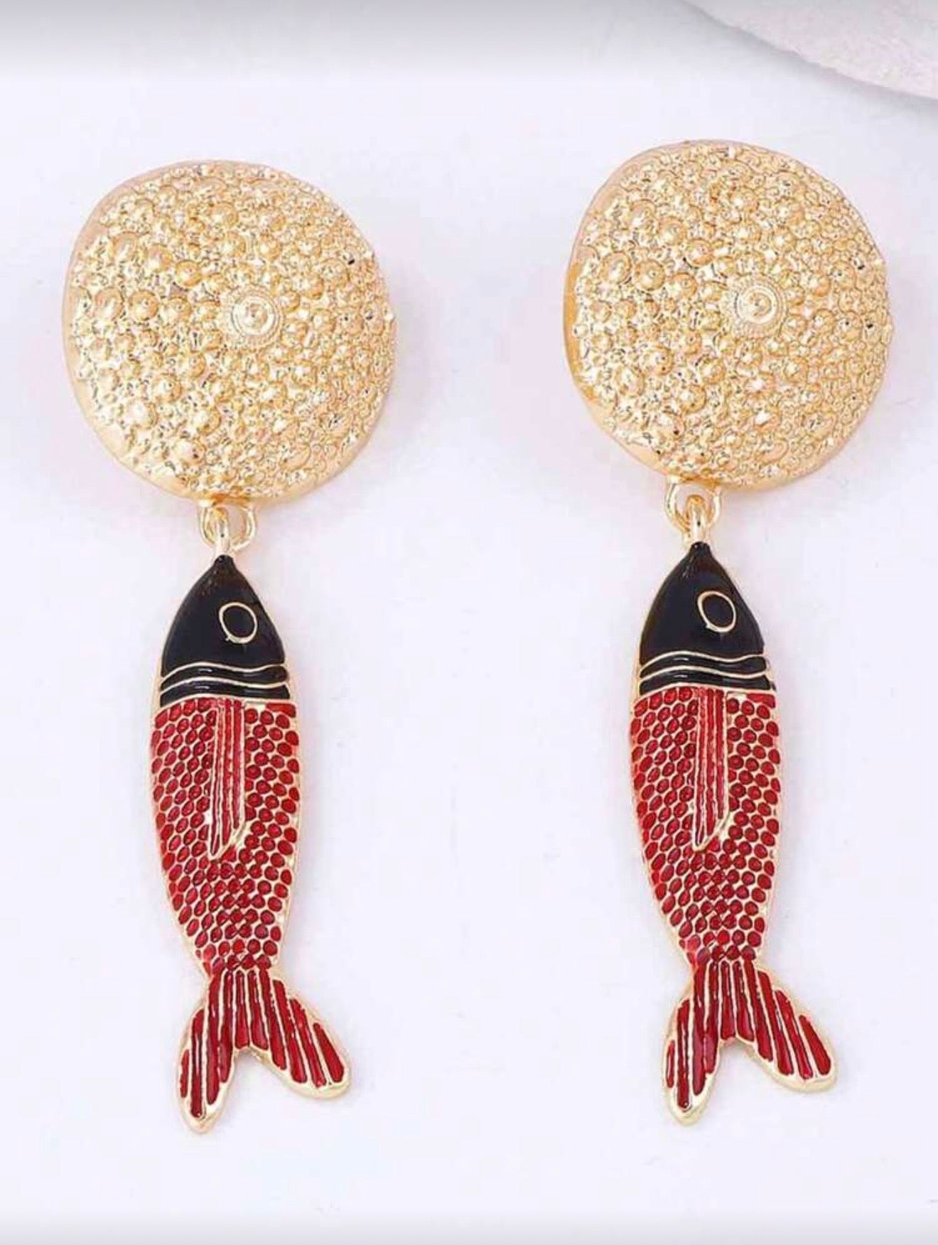 FISH PENDANT ROUND GOLD EARRINGS