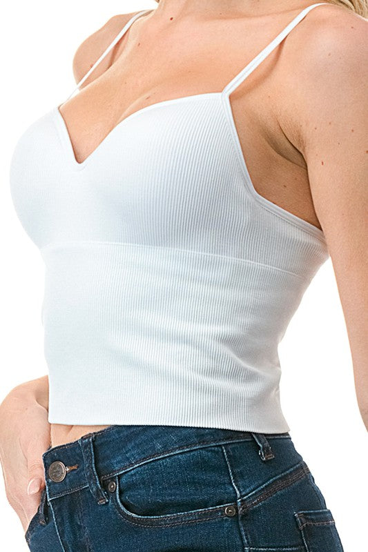 CAMI-TOP MIT BRA-CUP-MUSTER UND RIPPENMUSTER