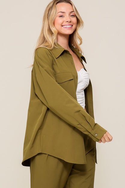 OVERSIZED OBERTEIL MIT BUTTON-DOWN-KRAGEN