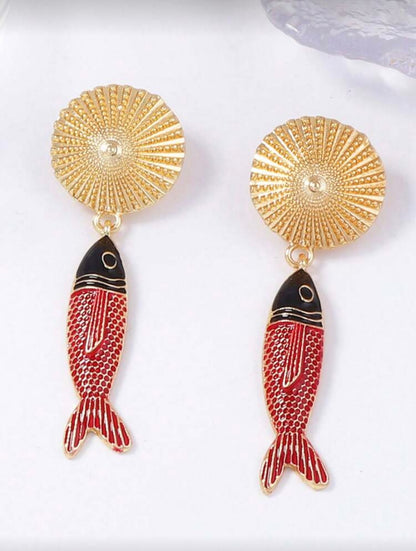 FISH PENDANT ROUND GOLD EARRINGS