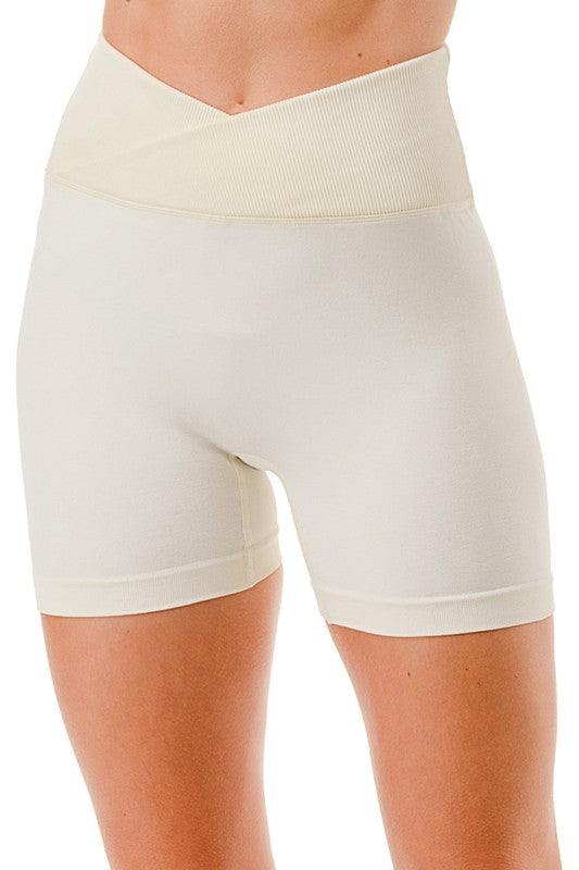 V-WAIST RIBBED SHORTS