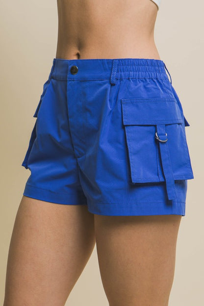 CARGO SHORTS WITH ADJUSTABLE SIDE POCKETS