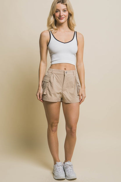 CARGO SHORTS WITH ADJUSTABLE SIDE POCKETS