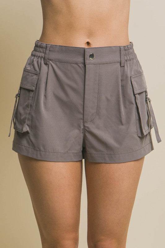 CARGO SHORTS WITH ADJUSTABLE SIDE POCKETS