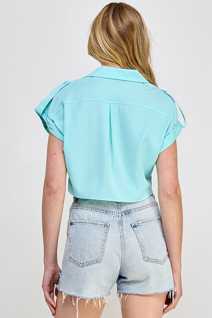 Entspanntes Button-Down-Top mit Schulterpartie und Krawatte 