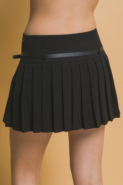 LOW-BELTED PLEATED MINI SKORT