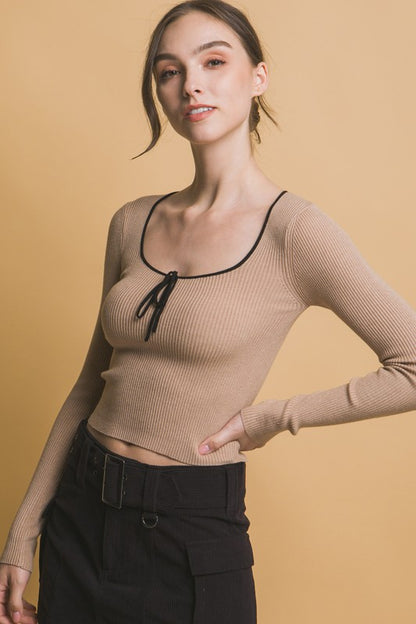 LOW NECK FRONT TIE KNIT TOP