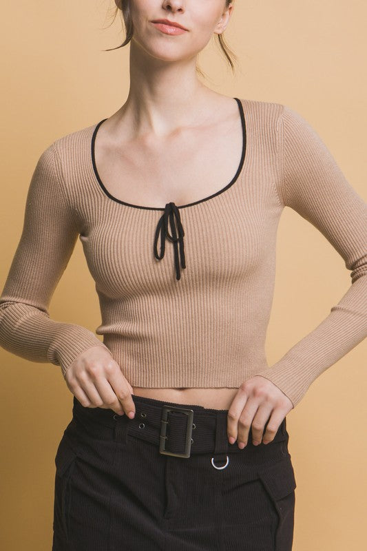 LOW NECK FRONT TIE KNIT TOP