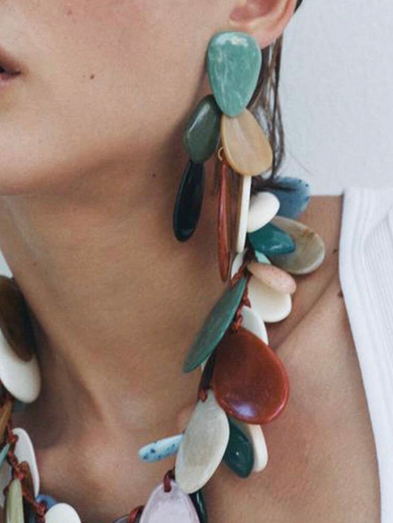 IRREGULAR RESIGN EARRINGS