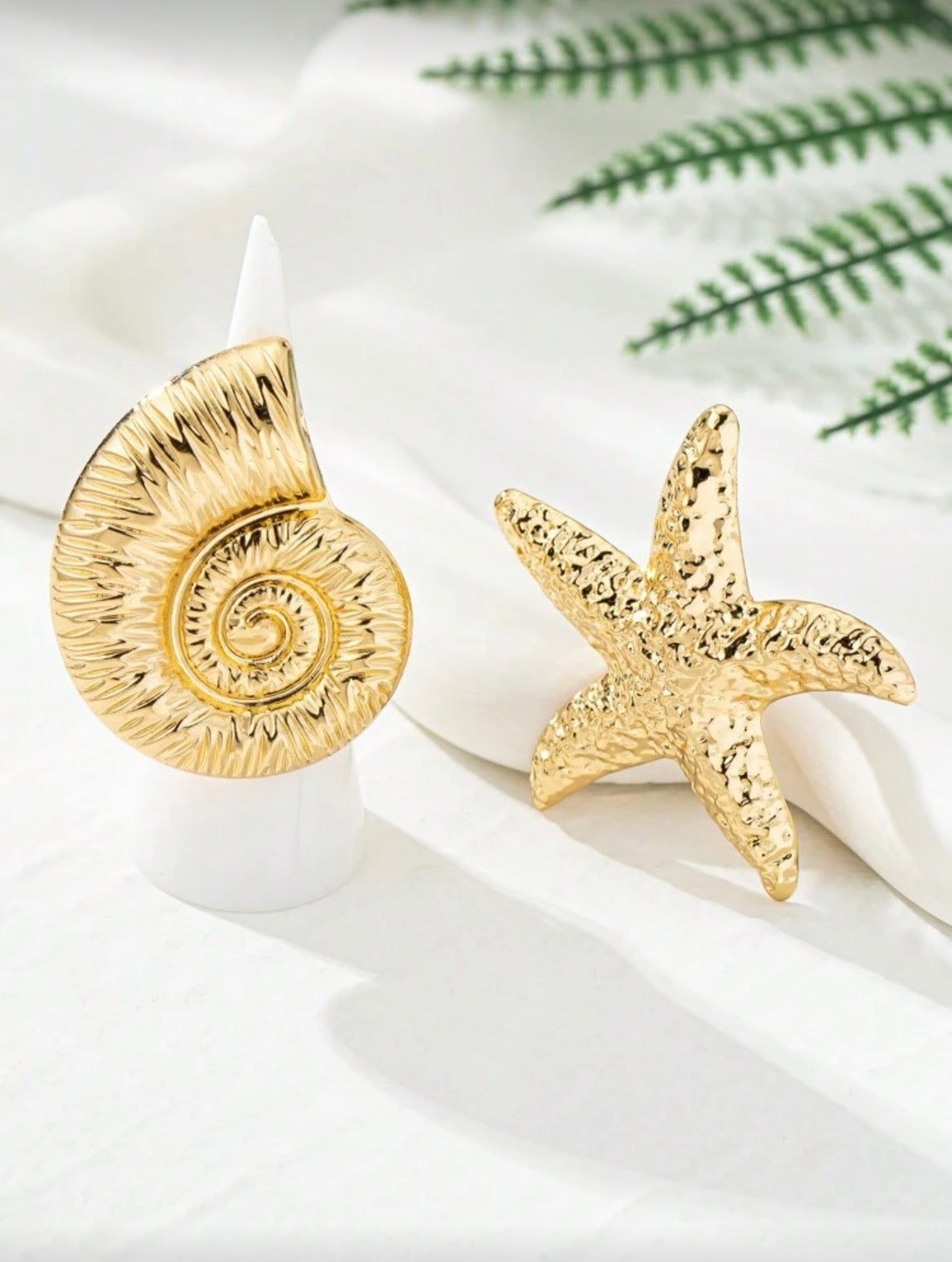 2 PCS EXAGGERATED SEASHELL & STARFISH GOLD RINGS