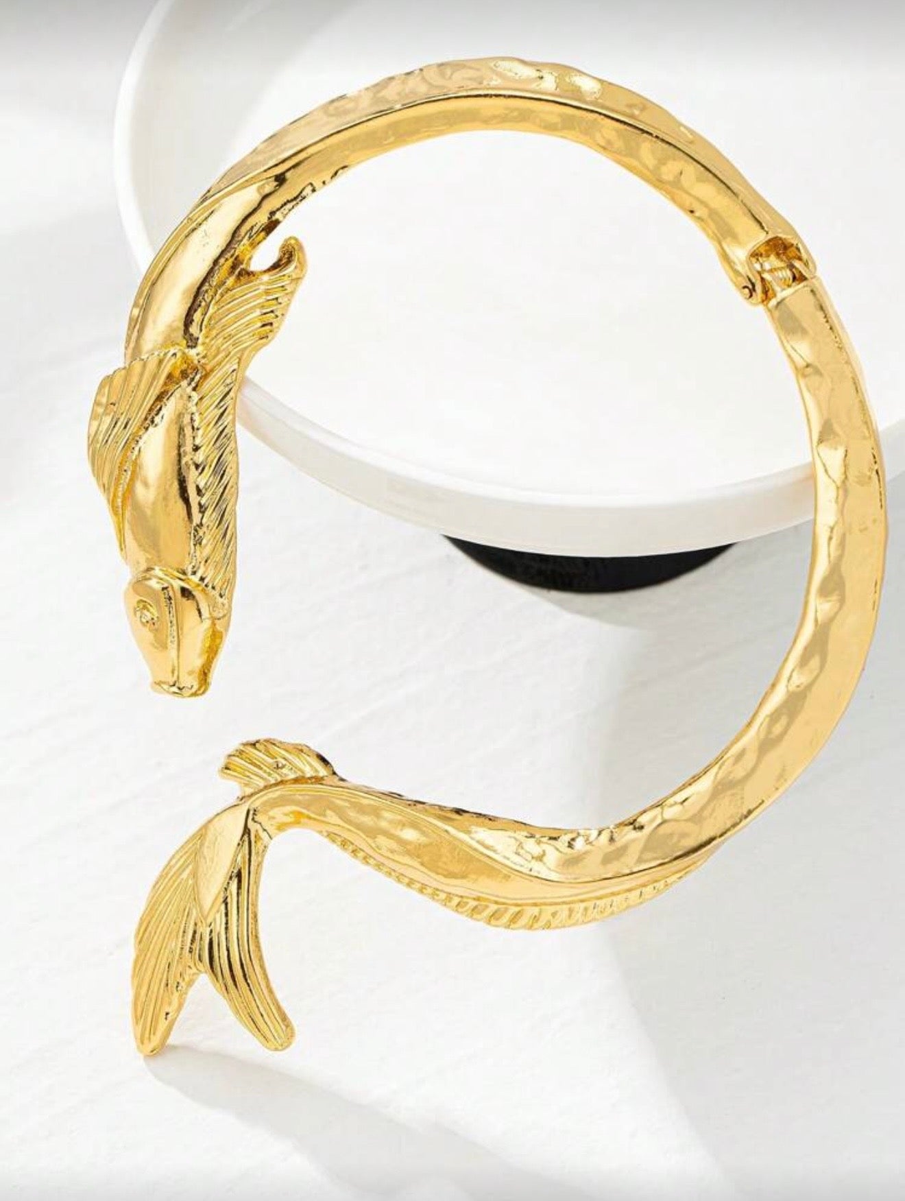 CHUNKY SHOKER FISH COLLAR NECKLACE