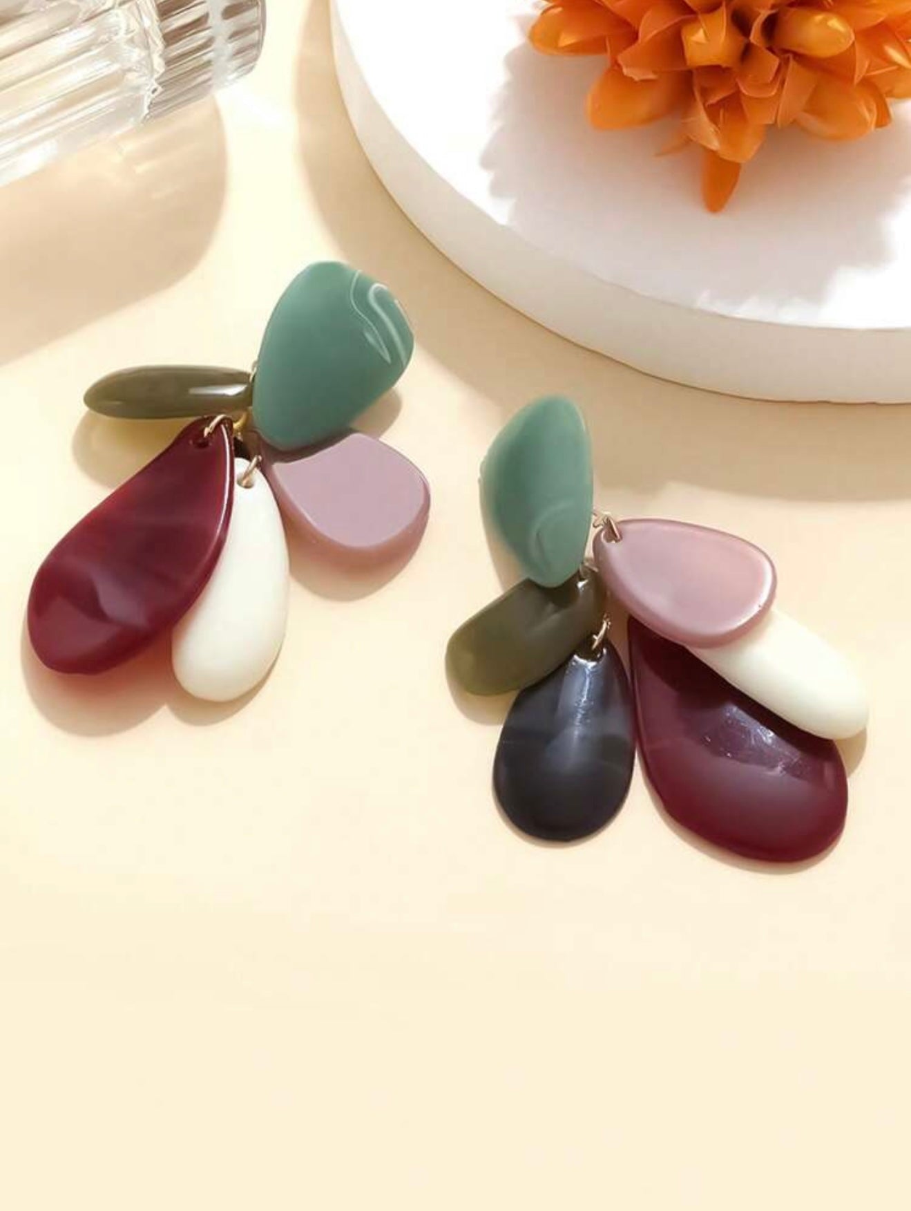 IRREGULAR RESIGN EARRINGS
