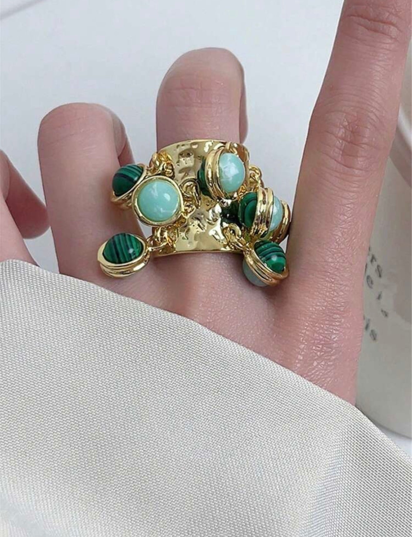 VINTAGE RING WITH PEACOCK STONES