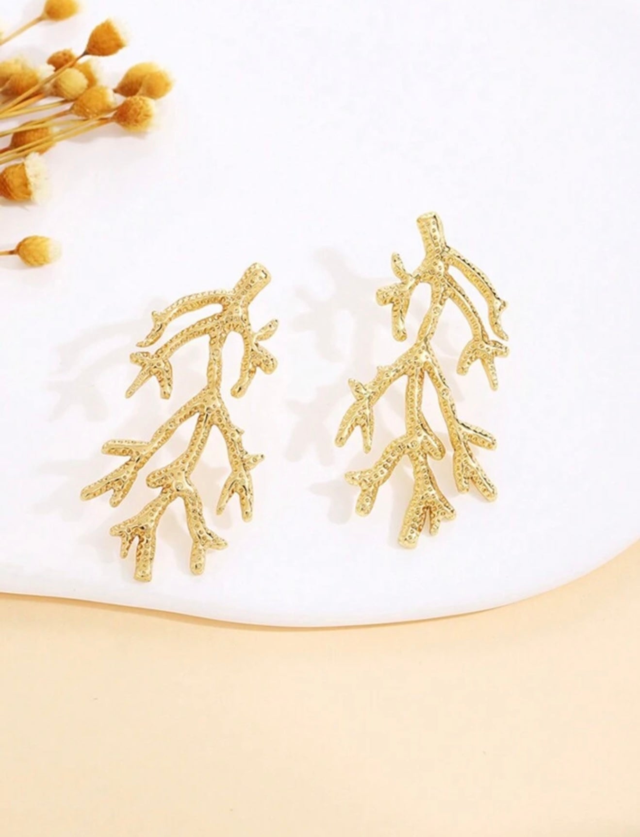 CORAL SHAPED GOLD EARRINGS