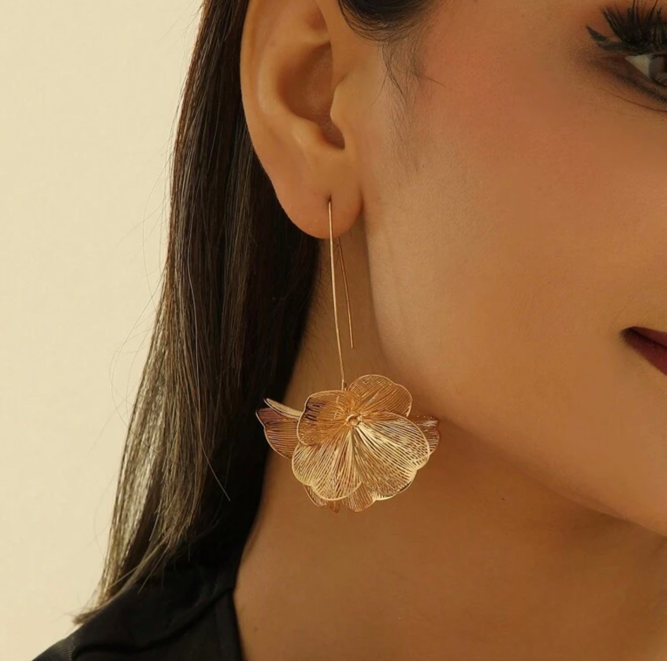 1 PAIR FLOWER FRENCH HOOK EARRINGS
