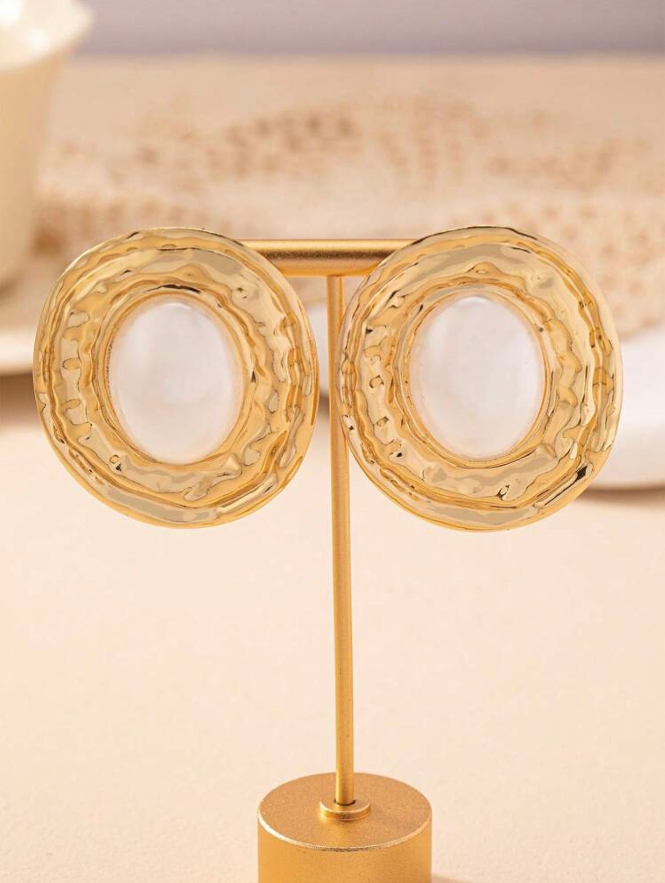 GEOMETRIC OVAL PEARL GOLD EARRINGS