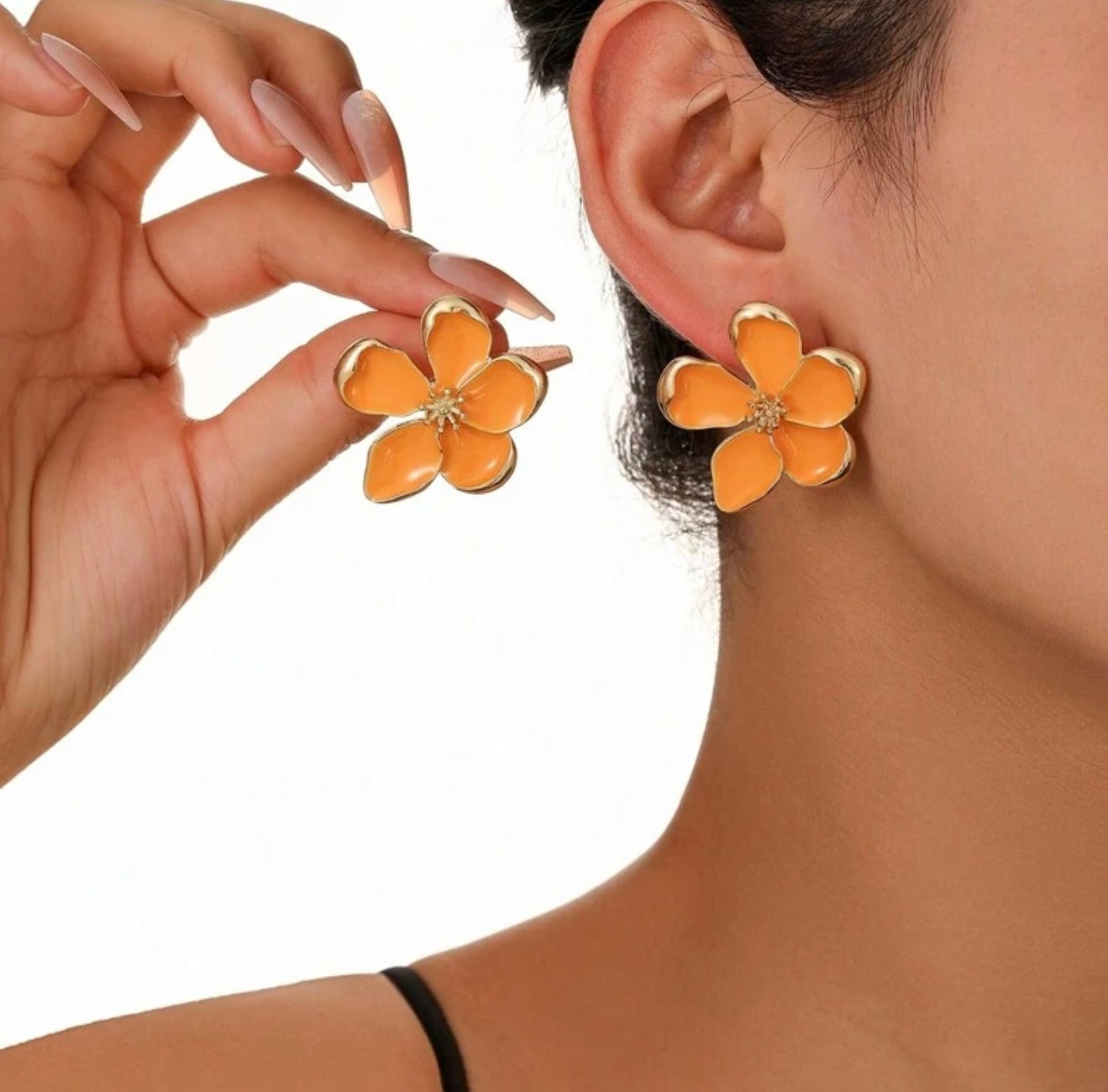 ORANGE FLORAL STUD EARRINGS