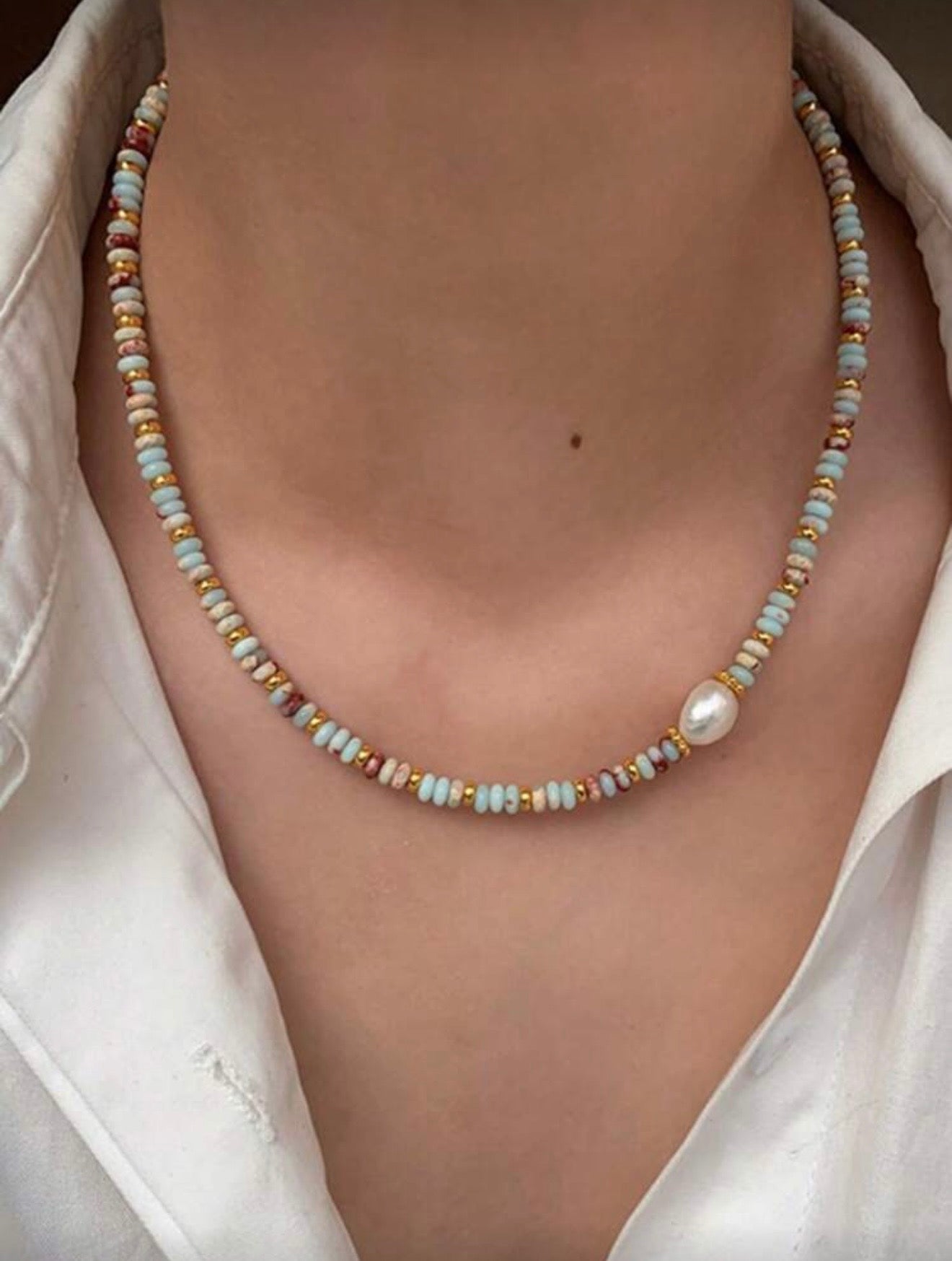 RETRO STONE NECKLACE WITH COLORED BEADS