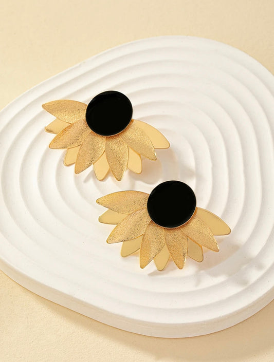 FLOWER STUDD EARRINGS
