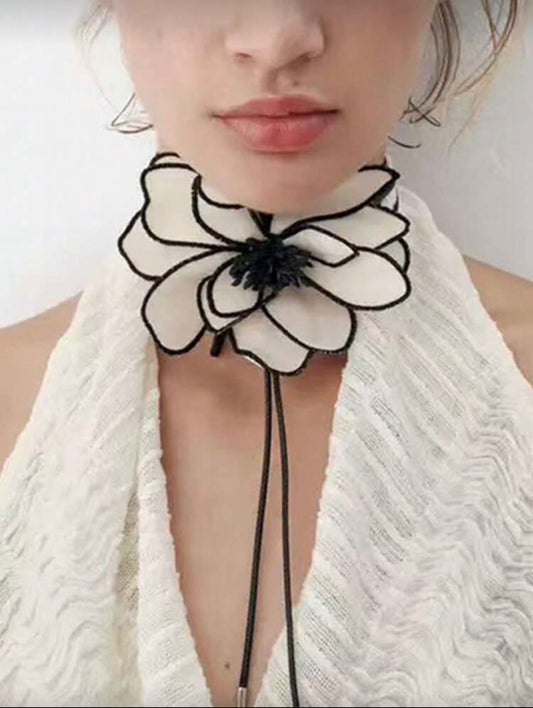 VINTAGE FLORAL CORD NECKLACE