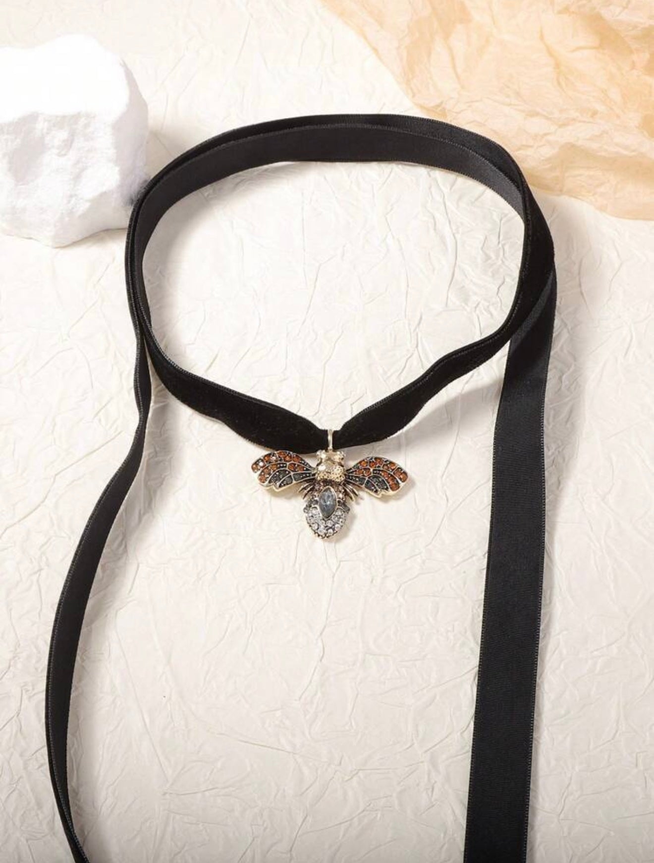 VELVET LONG ALLOY BEE ANT PENDANT NECKLACE