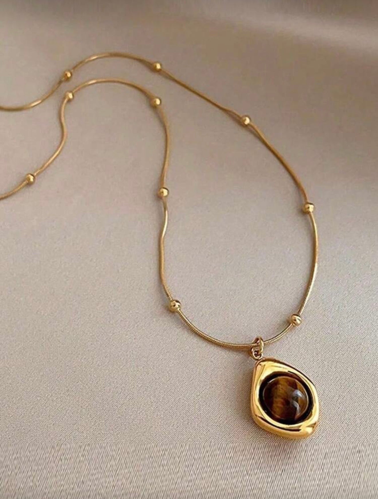 TWO LAYER BEADED NECKLACE AND PENDANT GOLD NECKLACE