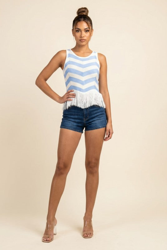 SLEEVELESS WAVY PATTERN FRINGE HEM KNIT TOP
