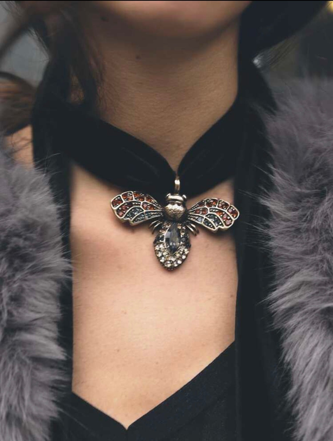 VELVET LONG ALLOY BEE ANT PENDANT NECKLACE