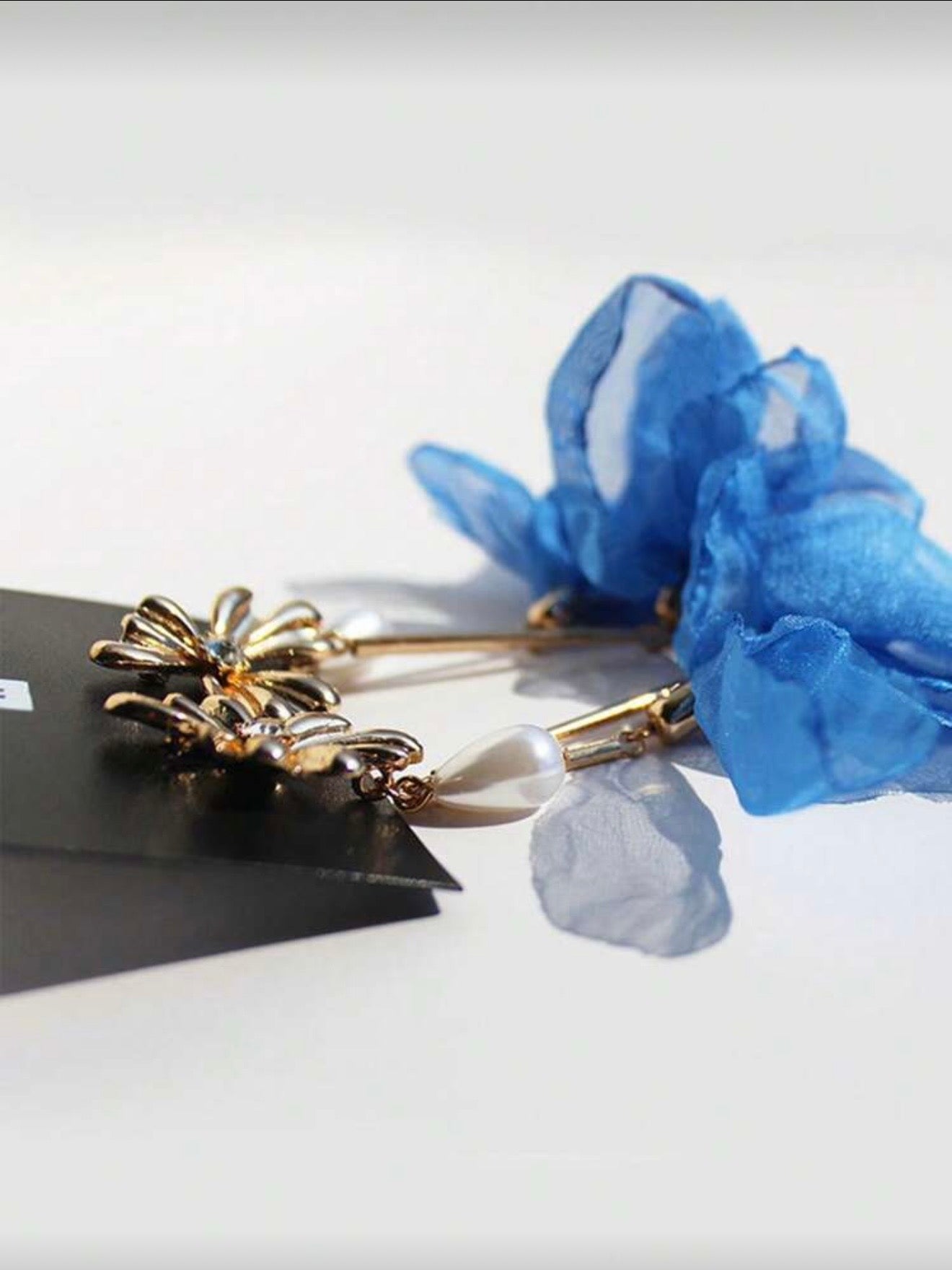 MESH BLUE FLOWER EARRINGS