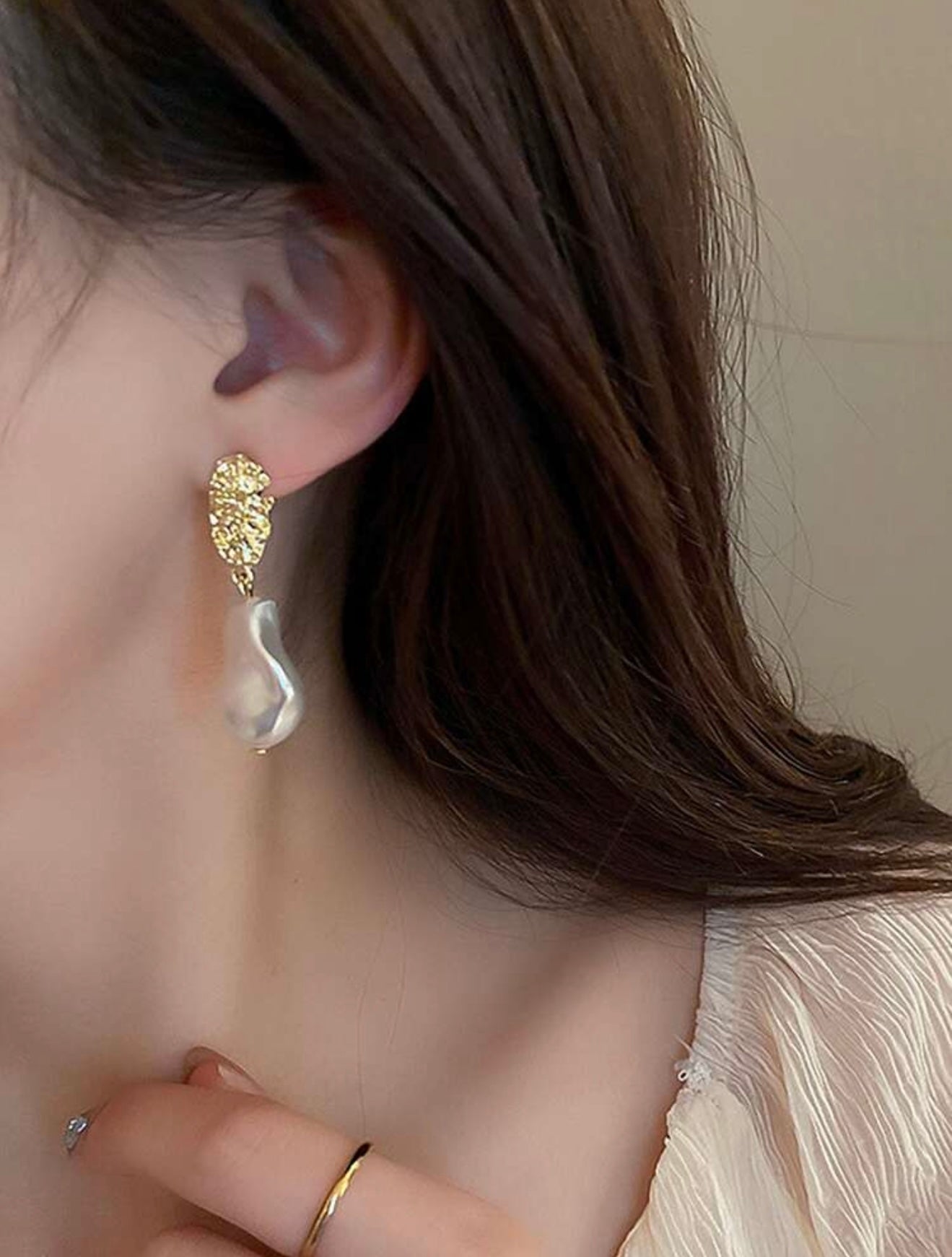 FAUX PEARL DROP EARRINGS