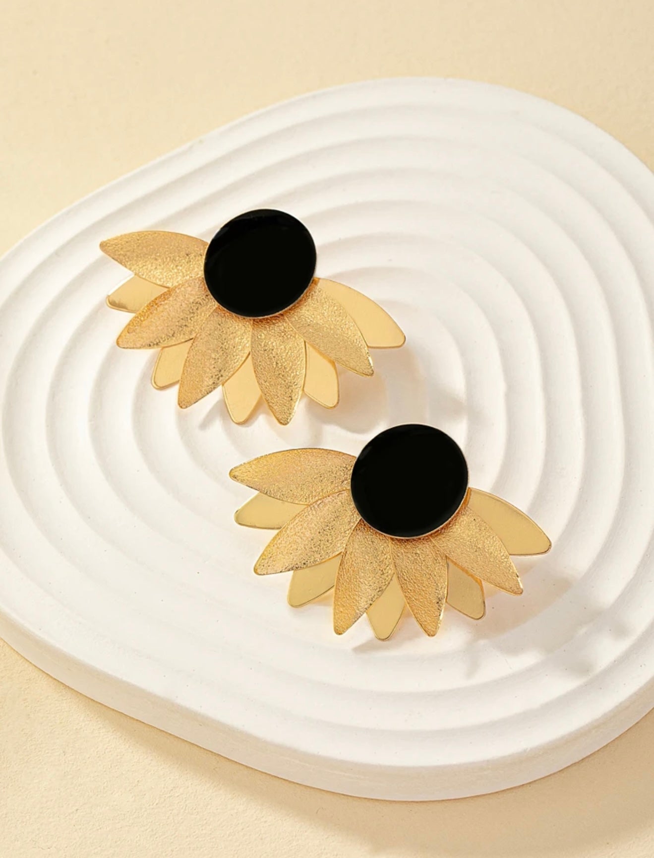 FLOWER STUDD EARRINGS