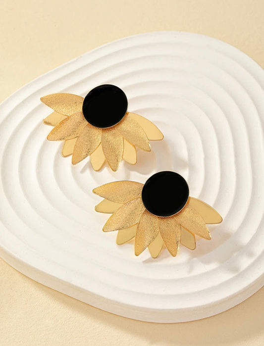 FLOWER STUDD EARRINGS