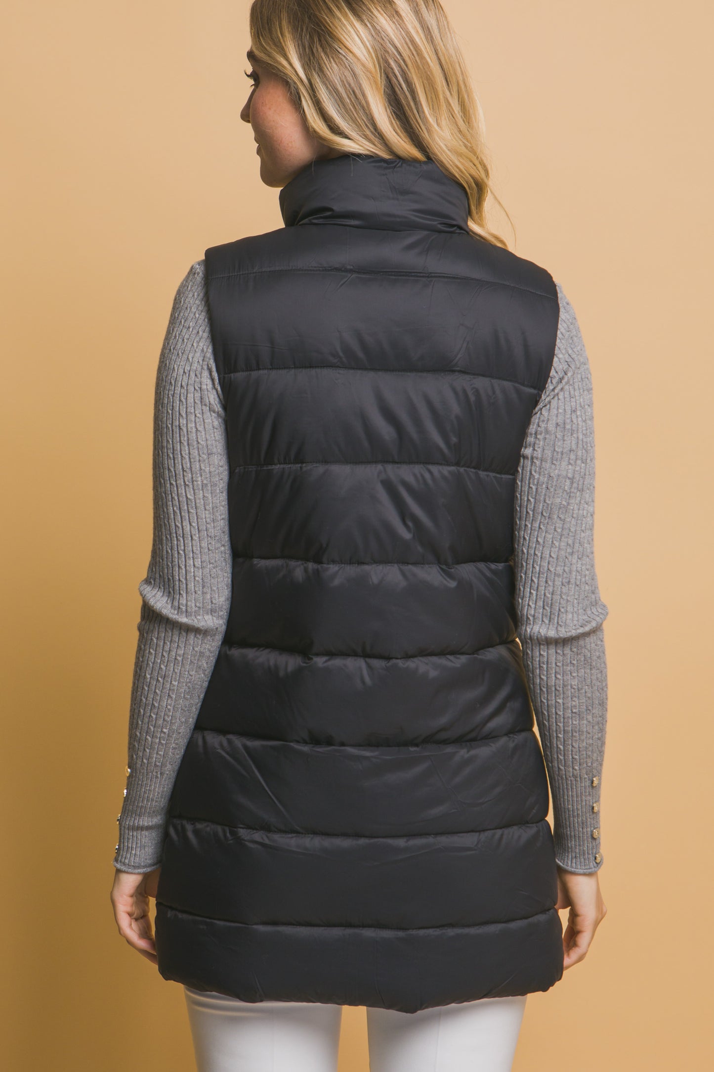 SLEEVLESS PUFFER VVEST WITH POCKETS