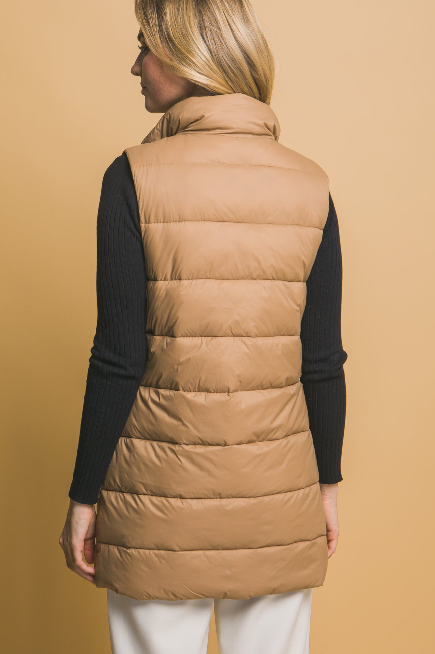 SLEEVLESS PUFFER VVEST WITH POCKETS