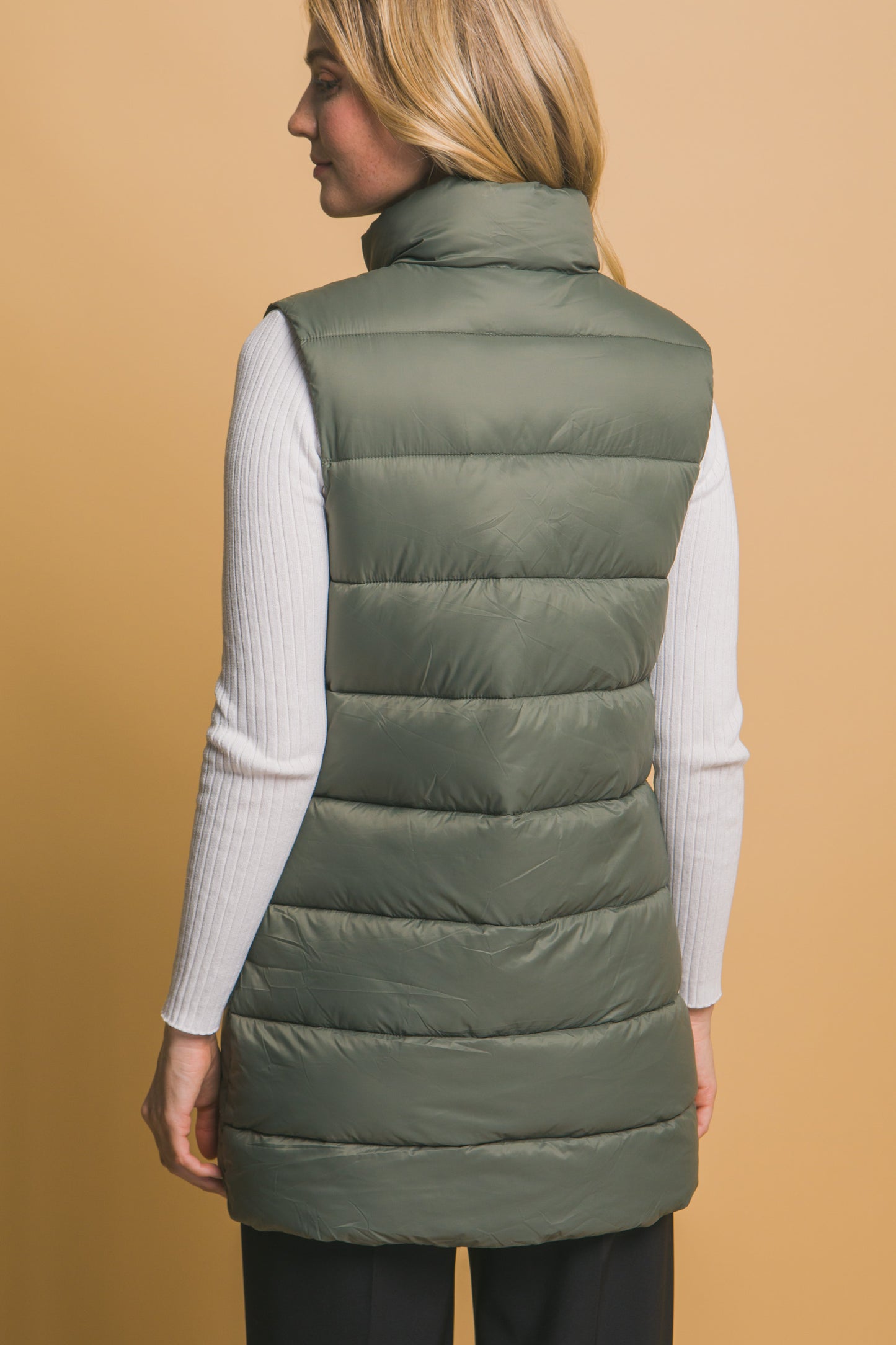 SLEEVLESS PUFFER VVEST WITH POCKETS