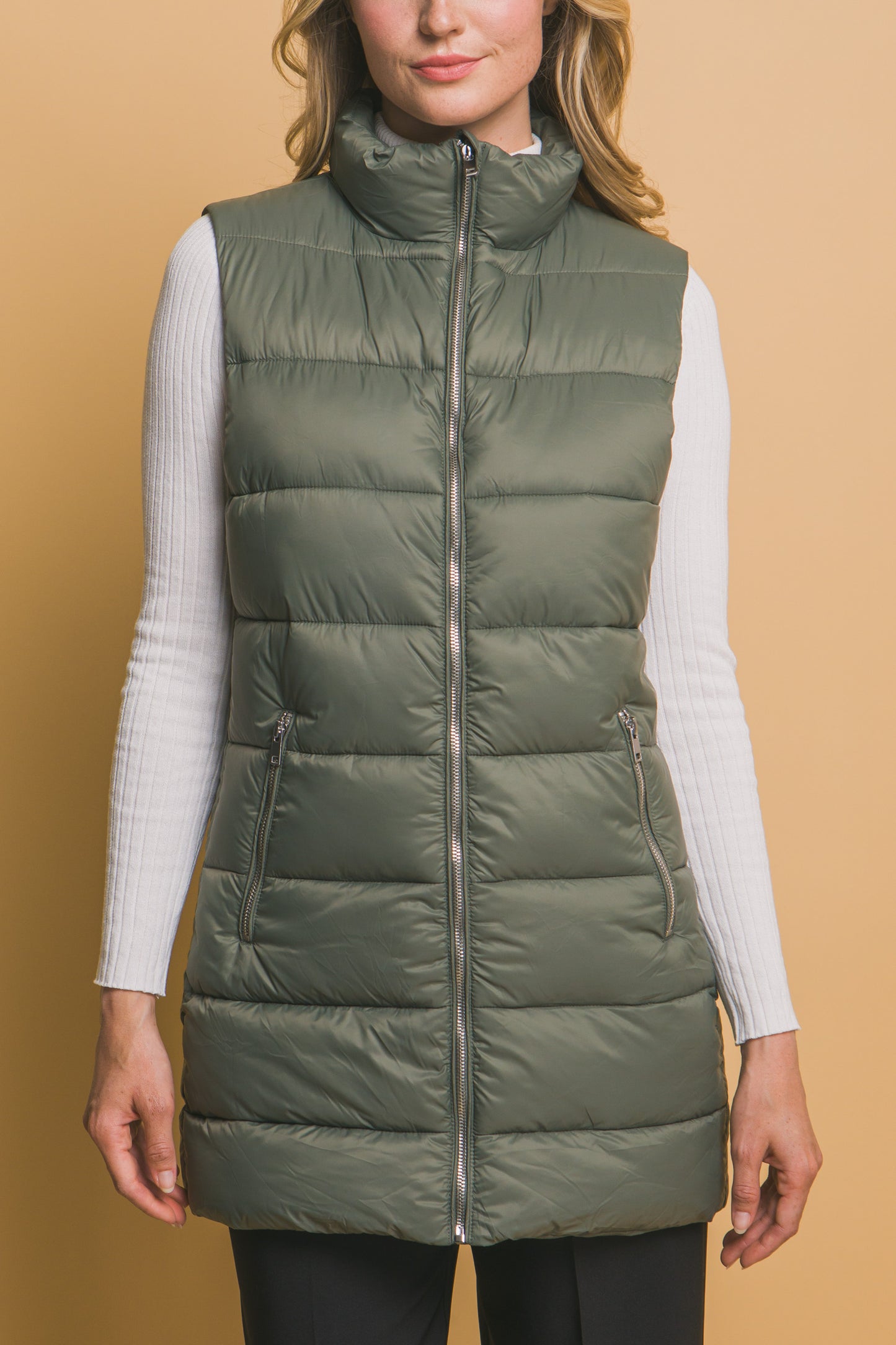 SLEEVLESS PUFFER VVEST WITH POCKETS